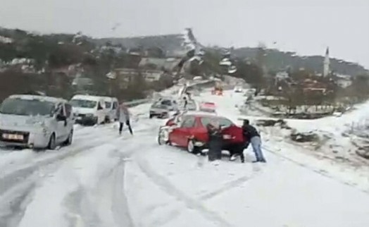 Muğla'da şaşırtan görüntü! Seydikemer beyaza büründü!