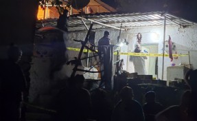 İzmir'de dehşet gecesi! Önce oğlunu öldürdü sonra eşini ağır yaralayarak kaçtı