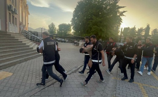 Operasyon sırasında polisle çatışan 2 şüpheli tutuklandı