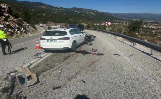 Otomobil ile motosiklet çarpıştı; 1 ölü, 1 yaralı