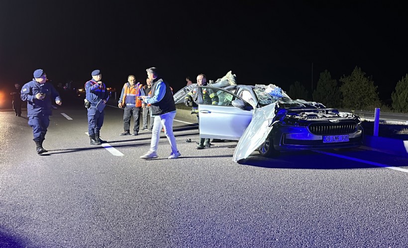Otomobil, kavşakta bekleyen kamyona çarptı; 1 ölü, 1 yaralı