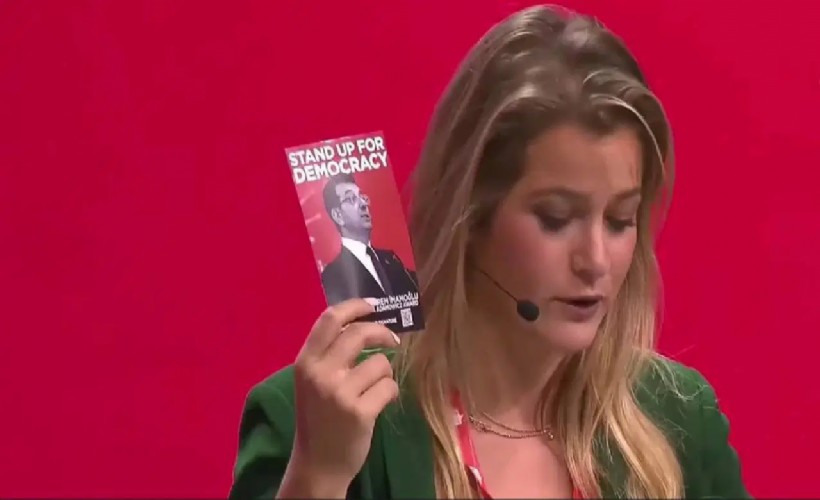 PES kongresinde İmamoğlu adımı: Salondakiler ayağa kaltı