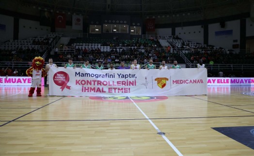 Pembe farkındalık parkeye taşındı