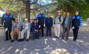 Polisten yaşlılara ziyaret