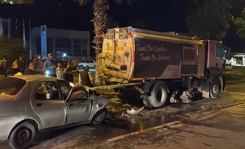 Temizlik aracına çarpan otomobilin sürücüsü öldü