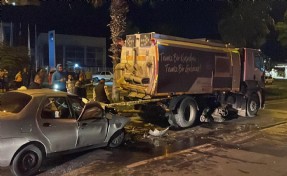 Temizlik aracına çarpan otomobilin sürücüsü öldü