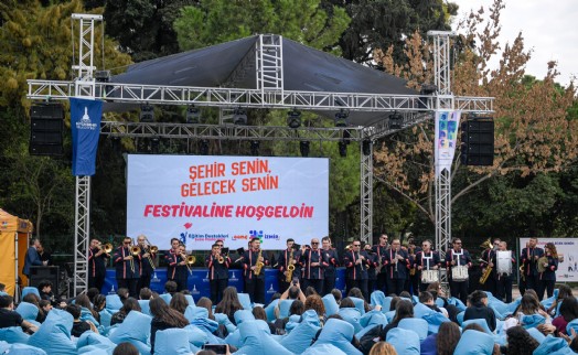 Üniversiteli gençler İzmir’e festivalle 'merhaba' dedi