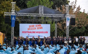 Üniversiteli gençler İzmir’e festivalle 'merhaba' dedi