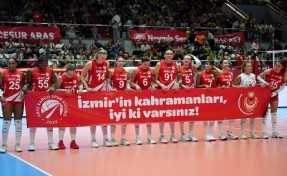 Voleybolun yıldızlarından İzmir İtfaiyesi’ne teşekkür