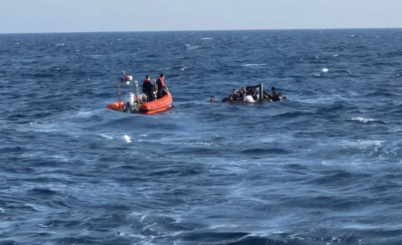 Yunanistan'ın ölüme ittiği 29 kaçak kurtarıldı