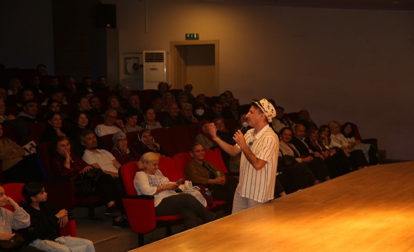 'Çiğli Komedi Akşamları' öğretmenlere neşeli bir gece yaşattı