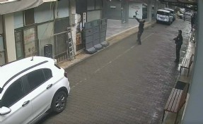 2'nci kattan düşen kediyi polis kurtardı; o anlar kamerada
