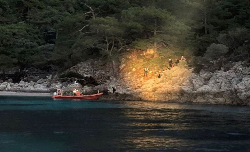 21 kaçak göçmen kayalıklarda mahsur kaldı!