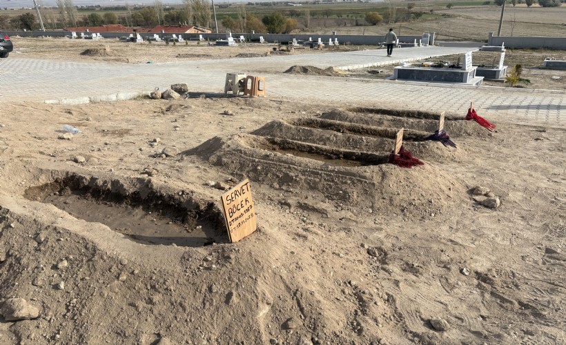 Türkiye'yi kahreden son: Böcek Ailesi yan yana defnedildi