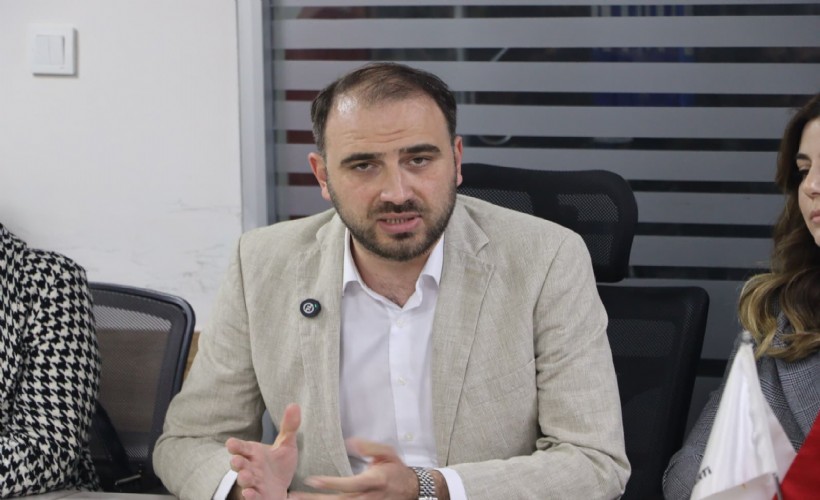 AK Partili Yaşadı trafik ve otopark üzerinden Işık'a yüklendi: Seçimden önce vaat ettikleri nerede?