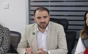 AK Partili Yaşadı trafik ve otopark üzerinden Işık'a yüklendi: Seçimden önce vaat ettikleri nerede?