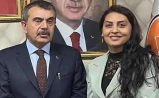 AK Partili kadın kolları başkanı aynı zamanda öğretmen iddiası!