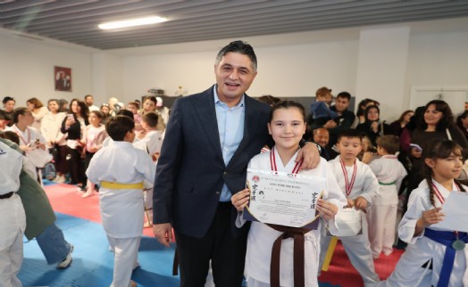 Aliağa Belediyesi Karate Kursunda 75 Sporcu Yeni Kuşağına Kavuştu