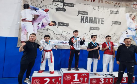 Aliağalı karateciler Denizli'den 4 madalya ile döndü