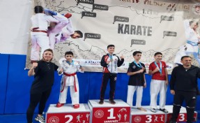 Aliağalı karateciler Denizli'den 4 madalya ile döndü