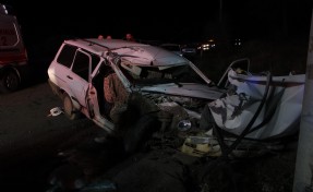 Alkollü babanın kullandığı otomobil elektrik direğine çarptı; Baba ve kızı yaralandı