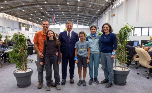 Başkan Tugay, Fransız gezgin aileyi ağırladı