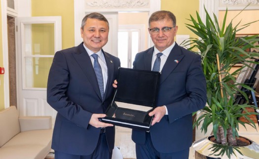 Başkan Tugay Kazakistan heyetini ağırladı