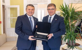 Başkan Tugay Kazakistan heyetini ağırladı
