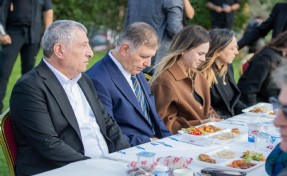 Başkan Tugay, Onur Günay'ın hayır yemeğine katıldı