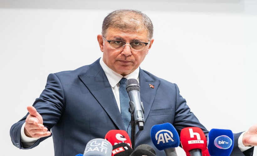 Başkan Tugay'dan yine personelden dert yandı: 10 kişiden birinin gerçekten işi var!