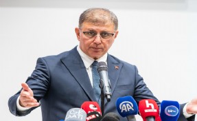 Başkan Tugay'dan yine personelden dert yandı: 10 kişiden birinin gerçekten işi var!