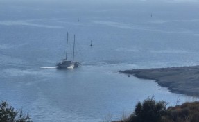 Bodrum'da 41 metre uzunluğundaki yelkenli karaya oturdu