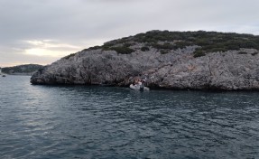 Bodrum’da bot kayalıklara çarptı: 4 yaralı