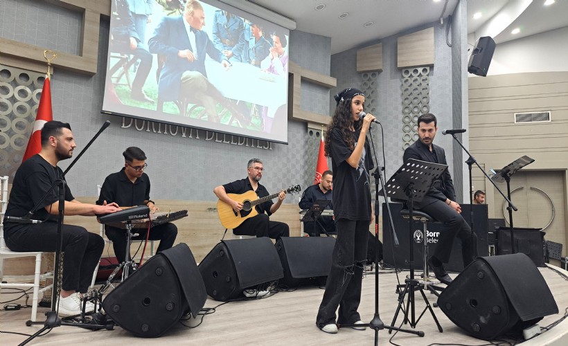 Bornova'da duygu dolu 10 Kasım gecesi