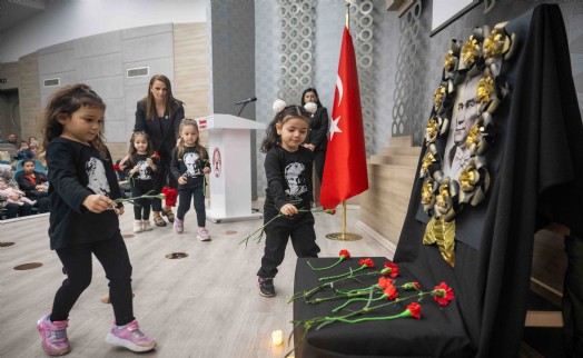 Bornova’da minik yüreklerden Atatürk’e duygusal anma