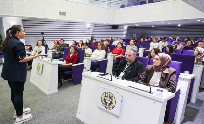 Buca Belediyesi'nden çalışanlarına otizm farkındalık eğitimi