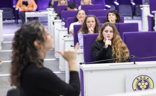 Buca Belediyesi'nden personeline işaret dili eğitimi