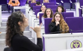 Buca Belediyesi'nden personeline işaret dili eğitimi