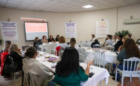 Buca’da Türk dizilerinde romantize edilen şiddet tartışıldı