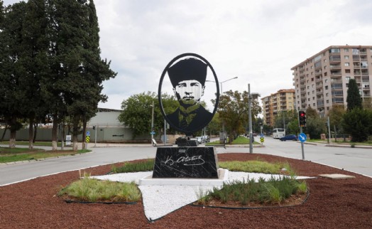 Buca’da az su isteyen bitkilerle yeşil alanlarda örnek dönüşüm