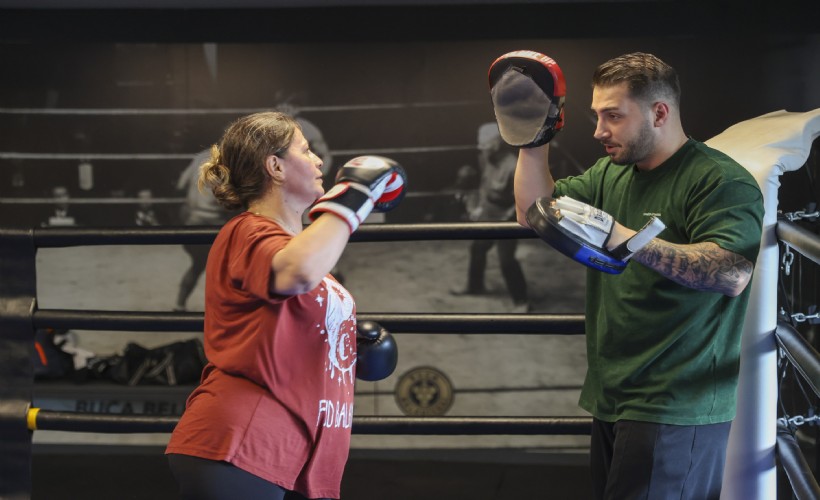 Bucalı kadınlar şiddete karşı kick boks öğreniyor