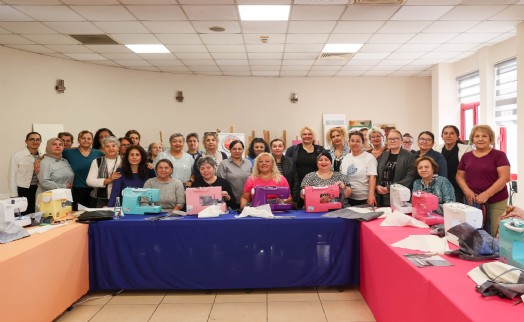 Bucalı kadınların emeği öğrencilere burs oldu