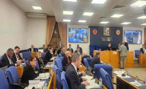 Bütçe görüşmelerinde tansiyon tavan yaptı! 'Şerefsiz' dedi üzerine yürüdü!