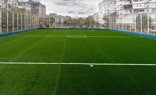 Büyükşehir’den gençlere beş yeni halı saha