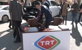 CHP'li Akdoğan 'TRT stüdyosu' kurdu; 'Özel ağzını açıp tek kelime etmemiş mi?'