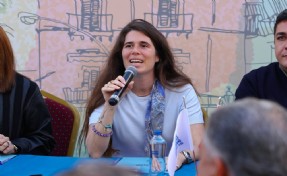 Çeşme Belediyesi, Balıkçılar ve Terziler Sokağı yenileme projesini esnafla paylaştı