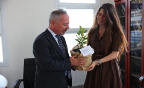 Çeşme Belediyesi'nden öğretmenlere anlamlı 24 Kasım hediyesi