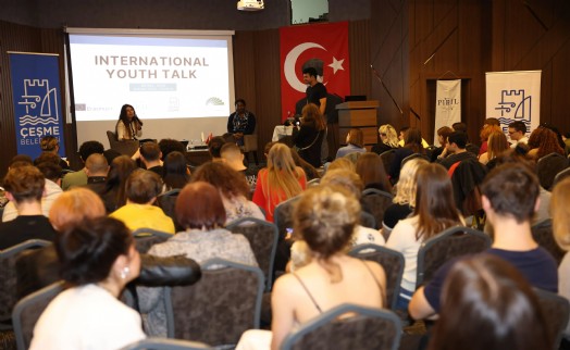 Çeşme Belediyesinden üniversiteli gençlere eğitim desteği