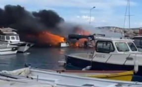 Çeşme'de 7 tekne yandı