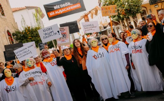 Çeşme’de 411 fidan, binlerce adım, tek bir söz: 'İstanbul Sözleşmesi yaşatır'